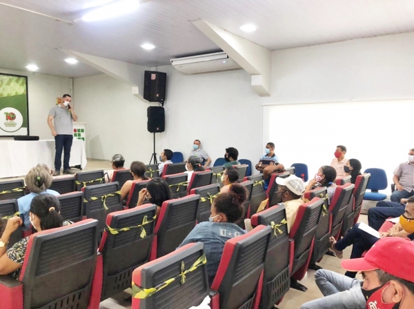 PREFEITURA REALIZA EVENTO PARA APRESENTAR PRODUTOS DE CORREÇÃO DE SOLO