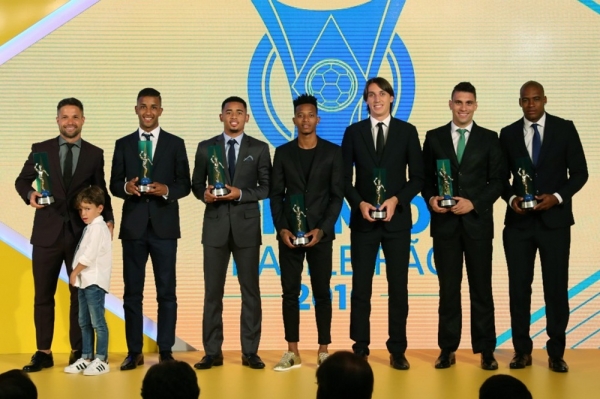 Jesus é eleito craque e Palmeiras tem sete na seleção do Brasileirão