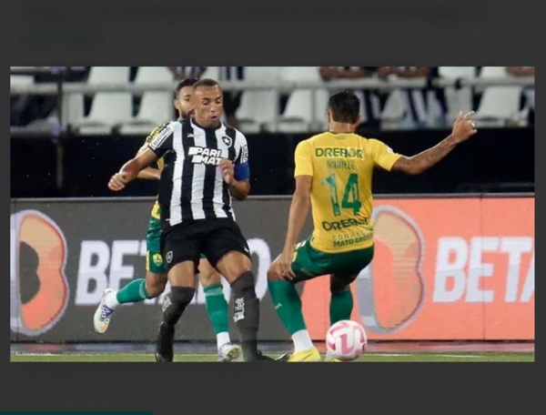 CUIABÁ VENCE O LÍDER BOTAFOGO, QUE VÊ VANTAGEM CAIR PARA SEIS PONTOS