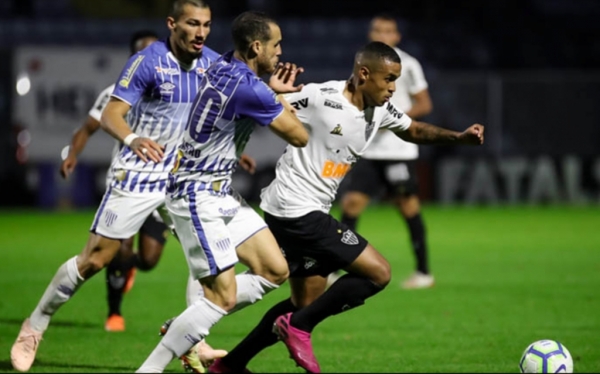 Avaí vence Atlético-MG no encerramento da 20ª rodada