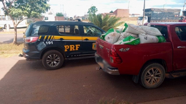 AÇAILÂNDIA - JOVEM É PRESO POR SAQUEAR MEIA TONELADA DE RAÇÃO DE CAMINHÃO QUE TOMBOU NA BR-222