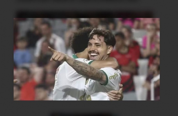 PALMEIRAS VENCE O ATHLETICO E SEGUE NA DISPUTA PELA LIDERANÇA DO BRASILEIRÃO