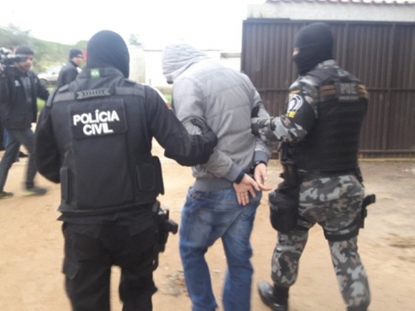 Para 70% dos brasileiros, policiais cometem excessos de violência