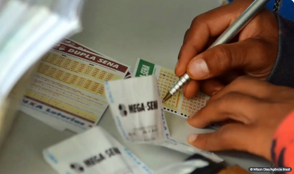MEGA-SENA ACUMULA E TEM PRÊMIO ESTIMADO EM R$ 43 MILHÕES
