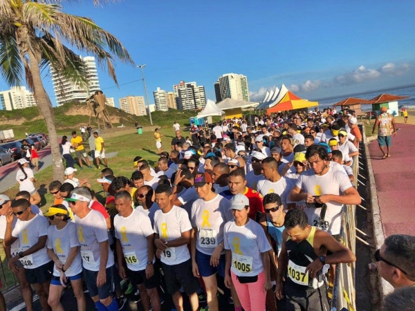 Detran Ma agita Avenida Litorânea com a Corrida Maio Amarelo