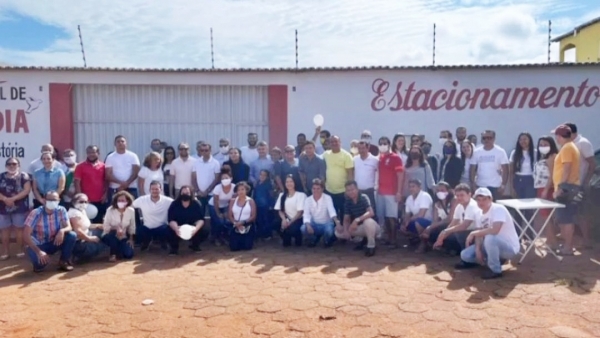 AÇAILÂNDIA - Comunidade realiza culto ecumênico em frente a câmara municipal