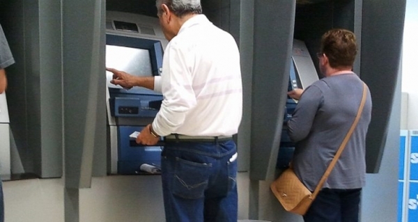 Caixa começa a pagar PIS para cotistas a partir de 60 anos