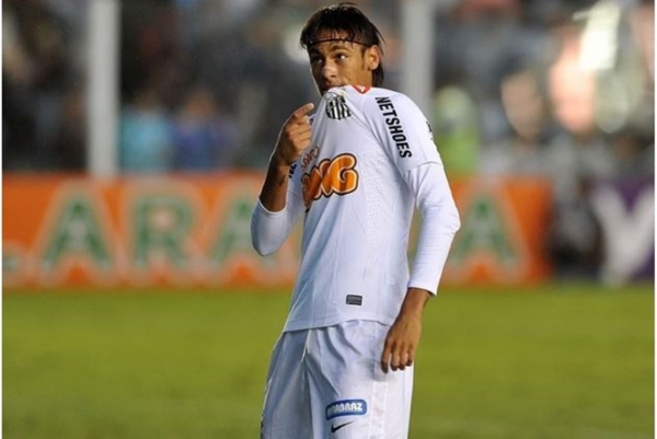 ATACANTE NEYMAR ANUNCIA RETORNO AO SANTOS