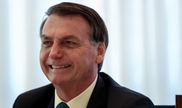 Bolsonaro promete anúncio de novo ministro da Educação nesta sexta