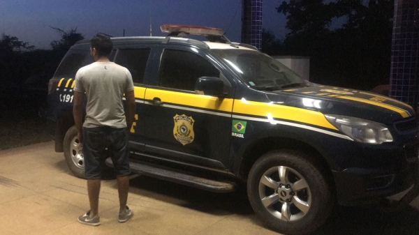 Condutor de picape é preso pela PRF por uso de CNH falsa