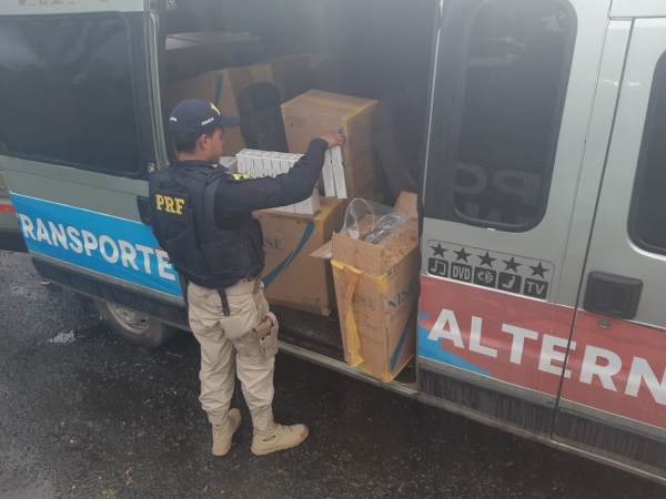 Operação conjunta das Polícias Rodoviária Federal, Civil e Militar apreende 200 mil cigarros na BR 010, em Carolina/MA