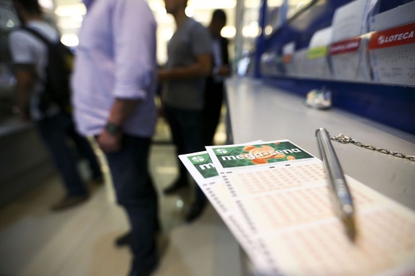 Mega-sena acumula e pode pagar R$ 80 milhões na próxima quarta-feira
