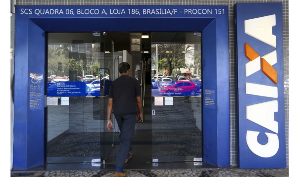 Caixa abre duas horas mais cedo a partir de amanhã