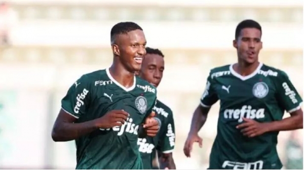 Com gol da joia de 15 anos, Palmeiras goleia e avança de fase na Copinha