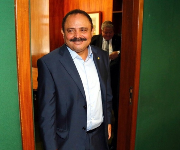 Presidente interino, Waldir Maranhão requisita avião da FAB