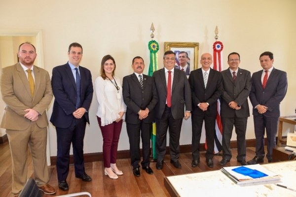 Governador Flávio Dino discute parcerias com poder judiciário para ampliar acesso a cidadania