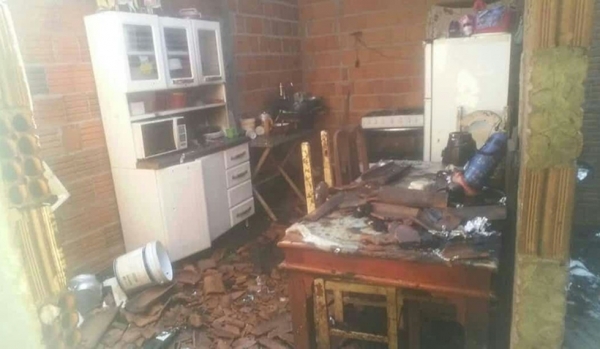 Troca de botijão de gás provoca incêndio e destrói casa