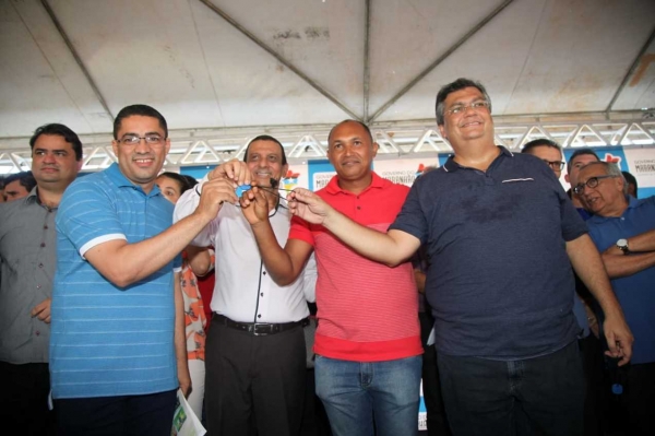 Em alusão ao aniversário de Açailândia, Flávio Dino entrega obras em benefício da educação, produção e abastecimento do município