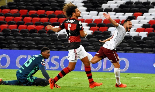 Fluminense castiga o Flamengo nos acréscimos e vence o clássico de virada