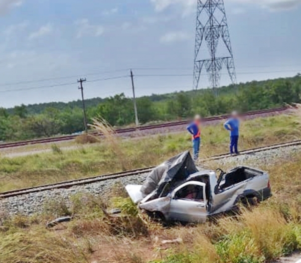 MARANHÃO - Picape bate na traseira de carreta e motorista morre no Campo de Peris, em Bacabeira