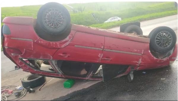 Motorista fica gravemente ferido após veículo capotar na BR-135 em São Luís