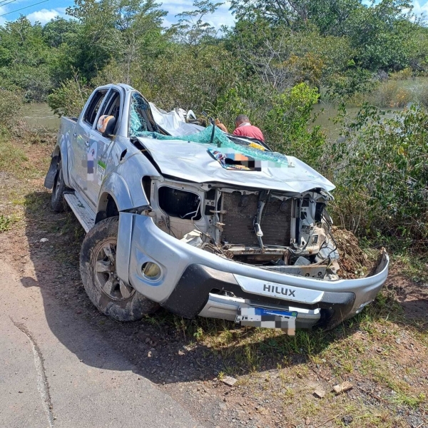 VÍDEO: TURISTAS FRANCESES MORREM APÓS PNEU DE CAMINHONETE SACAR E VEÍCULO CAPOTAR NA BR-402