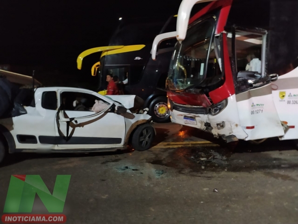  BURITICUPU-MA – Acidente grave na BR- 222 km 520 envolvendo ônibus de uma empresa de Açailândia deixa uma vitima presa às ferragens (fotos).