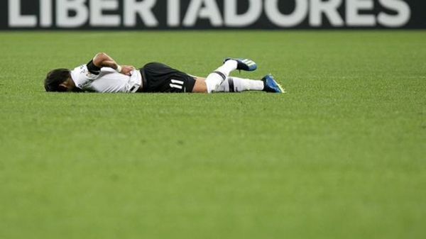 Corinthians vence o Colo-Colo na Arena, mas não passa das oitavas da Libertadores