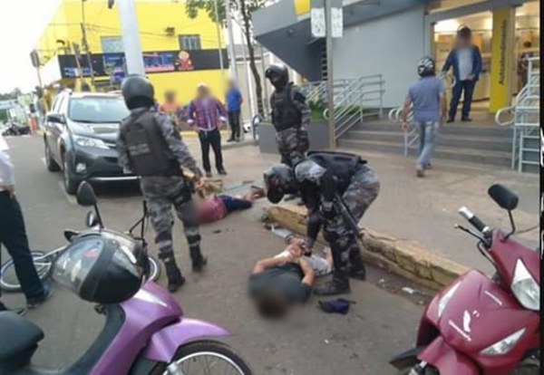 AÇAILÂNDIA URGENTE - Dois menores são apreendidos com arma e produto roubado no centro da cidade