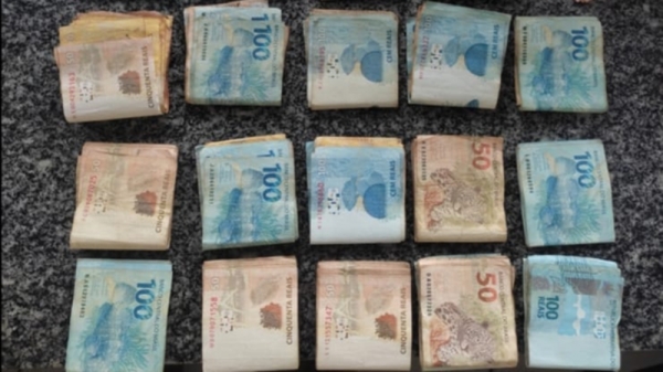 19 MIL REAIS EM ESPÉCIE: PRF DETÉM PASSAGEIRA TRANSPORTANDO DINHEIRO SEM INFORMAR A ORIGEM DO MESMO