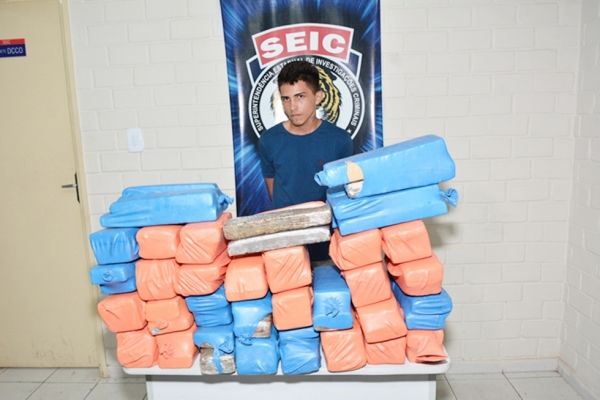 Seic apreende 80kg de maconha em táxi e prende condutor