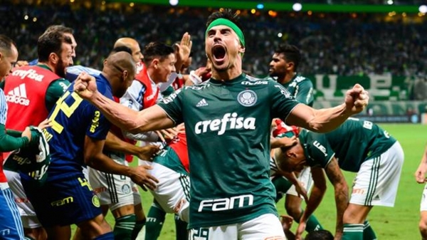 Palmeiras faz lição de casa, goleia América-MG e fica a dois pontos do título