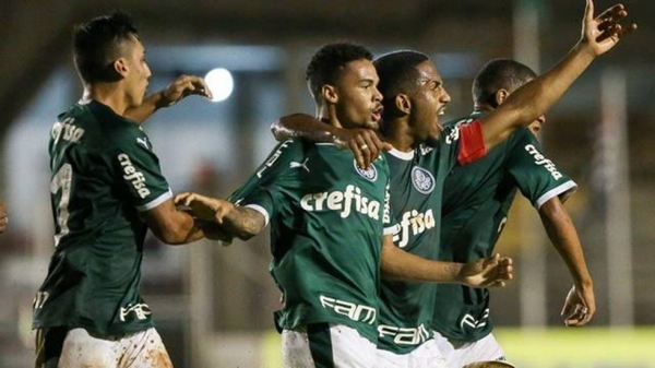 Com gramado ruim, Palmeiras vence o XV de Piracicaba e se classifica à segunda fase da Copinha
