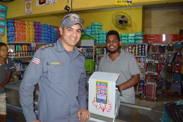 Polícia Militar, COMUCAA/Protagonismos Juvenil, Conselho Tutelar, Associação de Moradores Nova Açailândia e Capeloza, implantam campanha na Vila Capeloza.
