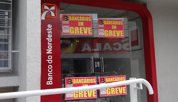 Bancários mantêm greve e aguardam avaliação de proposta