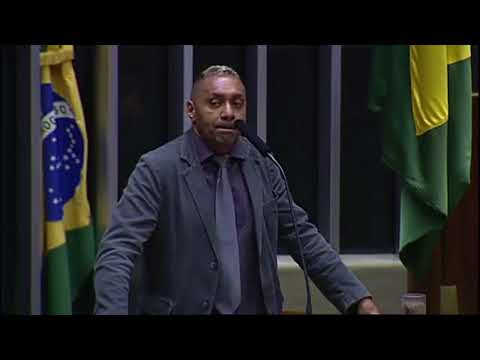 Decepcionado com a política, Tiririca faz primeiro e último discurso na Câmara 