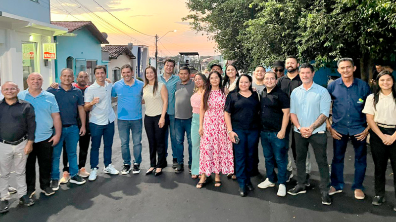 PREFEITURA DE AÇAILÂNDIA REALIZA ASFALTAMENTO NO CENTRO DA CIDADE