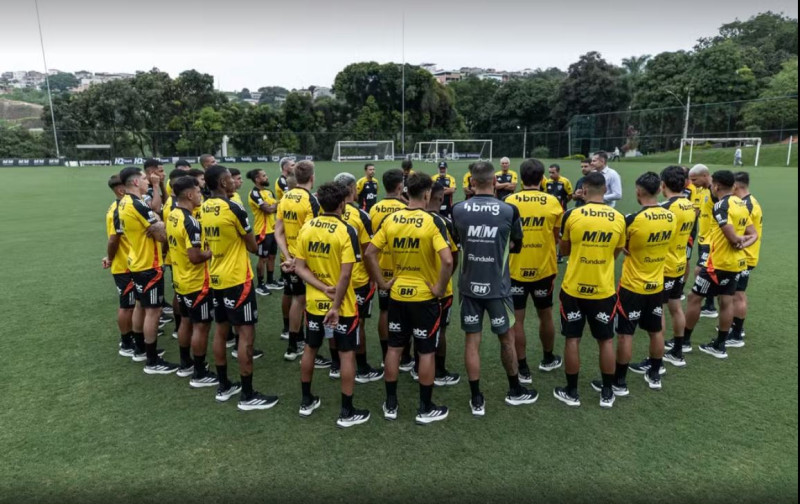 DIRETORIA DO ATLÉTICO-MG MARCA REUNIÃO COM ELENCO PARA QUITAR PENDÊNCIAS FINANCEIRAS