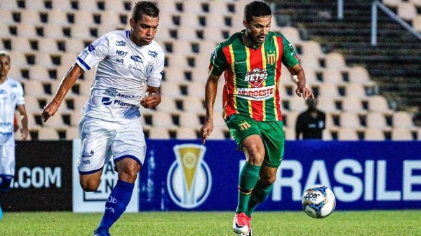 Confiança sai na frente, sofre com gol contra e empata com o Sampaio