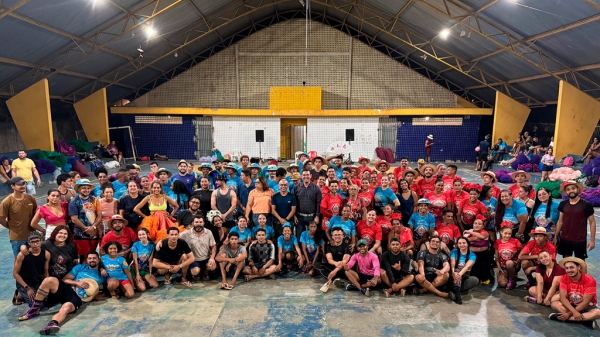 O PREFEITO BENJAMIM DE OLIVEIRA, ACOMPANHADO DA SECRETÁRIA MUNICIPAL DE CULTURA, ARLEILDE ANÍBAL, VISITOU A QUADRILHA JUNINA MATUTOS DO REI DURANTE O ÚLTIMO ENSAIO ANTES DA ESTREIA DO ESPETÁCULO 2025.