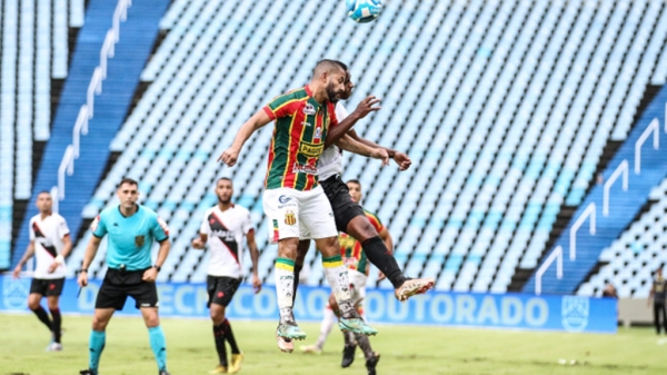 Sampaio Corrêa e Atlético-GO protagonizam um empate com 