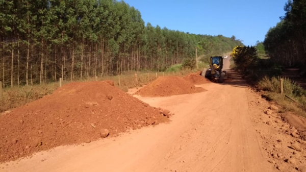 AÇAILÂNDIA - Prefeitura inicia trabalho de recuperação das estradas vicinais na Zona Rural