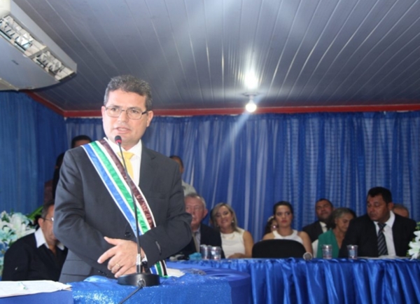 Prefeito de Bom Jardim é suspeito de superfaturar com aluguel de veículos