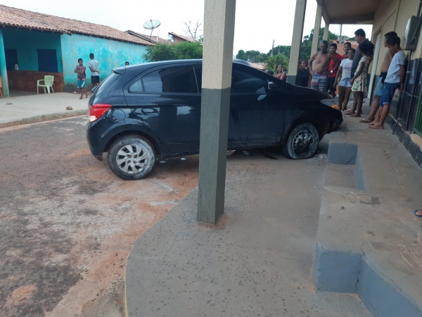 SÃO FRANCISCO DO BREJÃO - Condutor embriagado foge de fiscalização da PRF na BR 010 e se envolve em acidente dentro da cidade