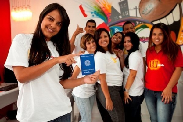 Abertas 257 vagas para estudantes nos programas Jovem Aprendiz e Mais Estágio