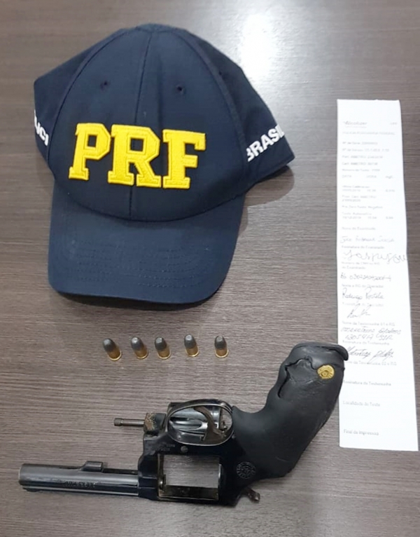 PRF prende condutor  embriagado e apreende arma de fogo