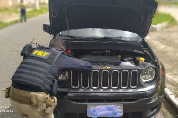 MARANHÃO - PRF apreende em São Luís camioneta roubada no Rio de Janeiro