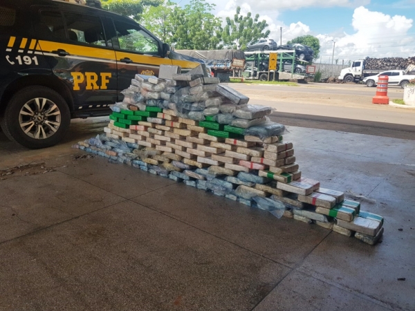 CASAL É PRESO COM MAIS DE 270 KG DE DROGAS ESCONDIDAS EM ÔNIBUS NA BR-010