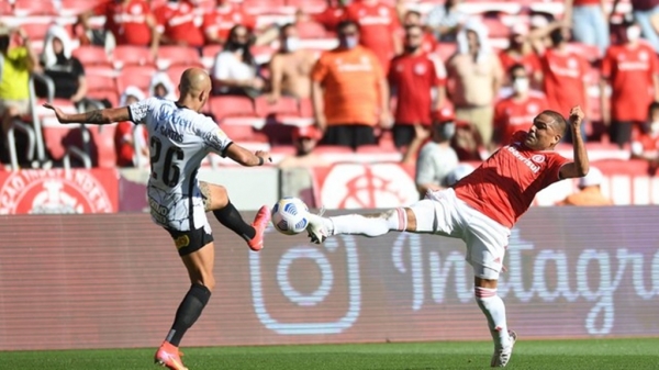 Inter leva virada, mas busca empate com o Corinthians nos acréscimos e segue no G-6