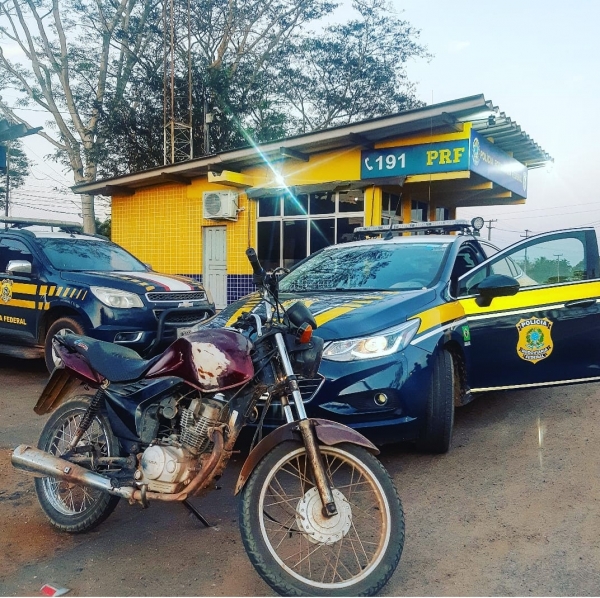 Motocicleta com ocorrência de roubo é recuperada pela PRF no município de Bela Vista do Maranhão/MA